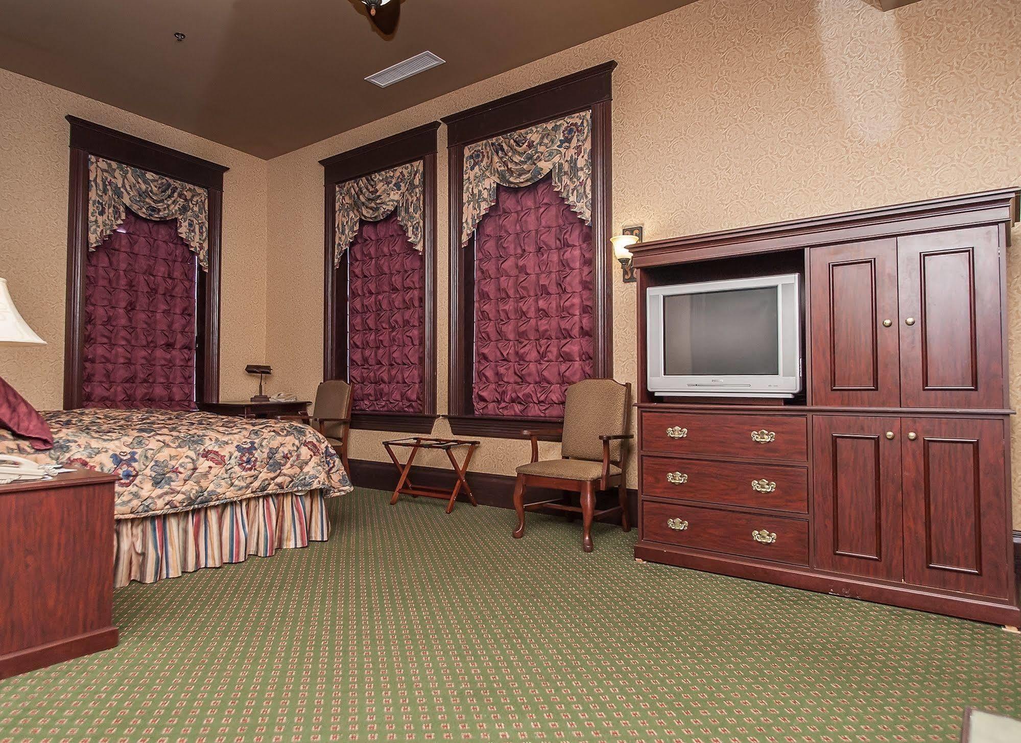 Hickok'S Hotel And Gaming Дедууд Екстериор снимка