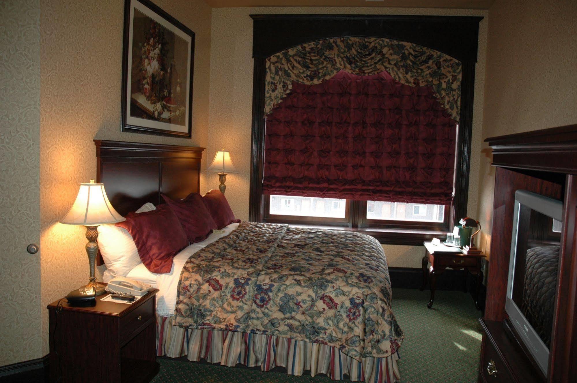 Hickok'S Hotel And Gaming Дедууд Екстериор снимка